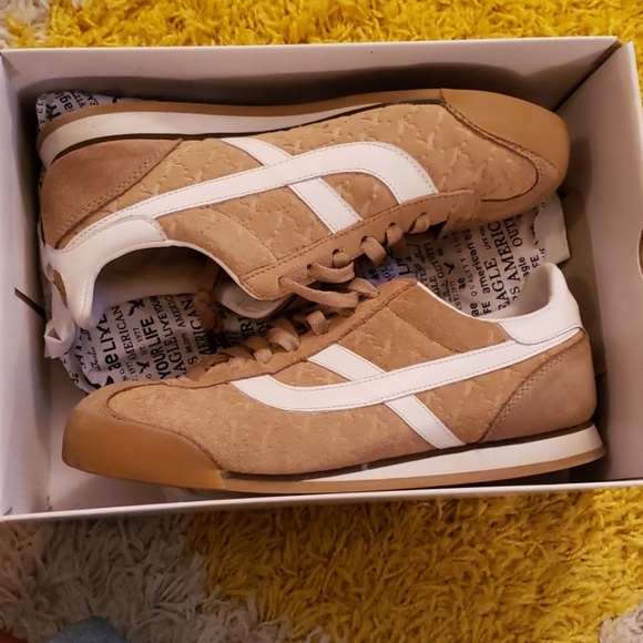 american eagle running shoes